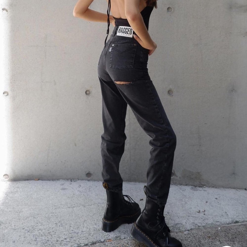 RAGED PRIEST BUTT CUT JEANS